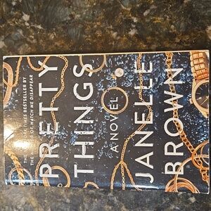 Pretty Things Paperback Janelle Brown